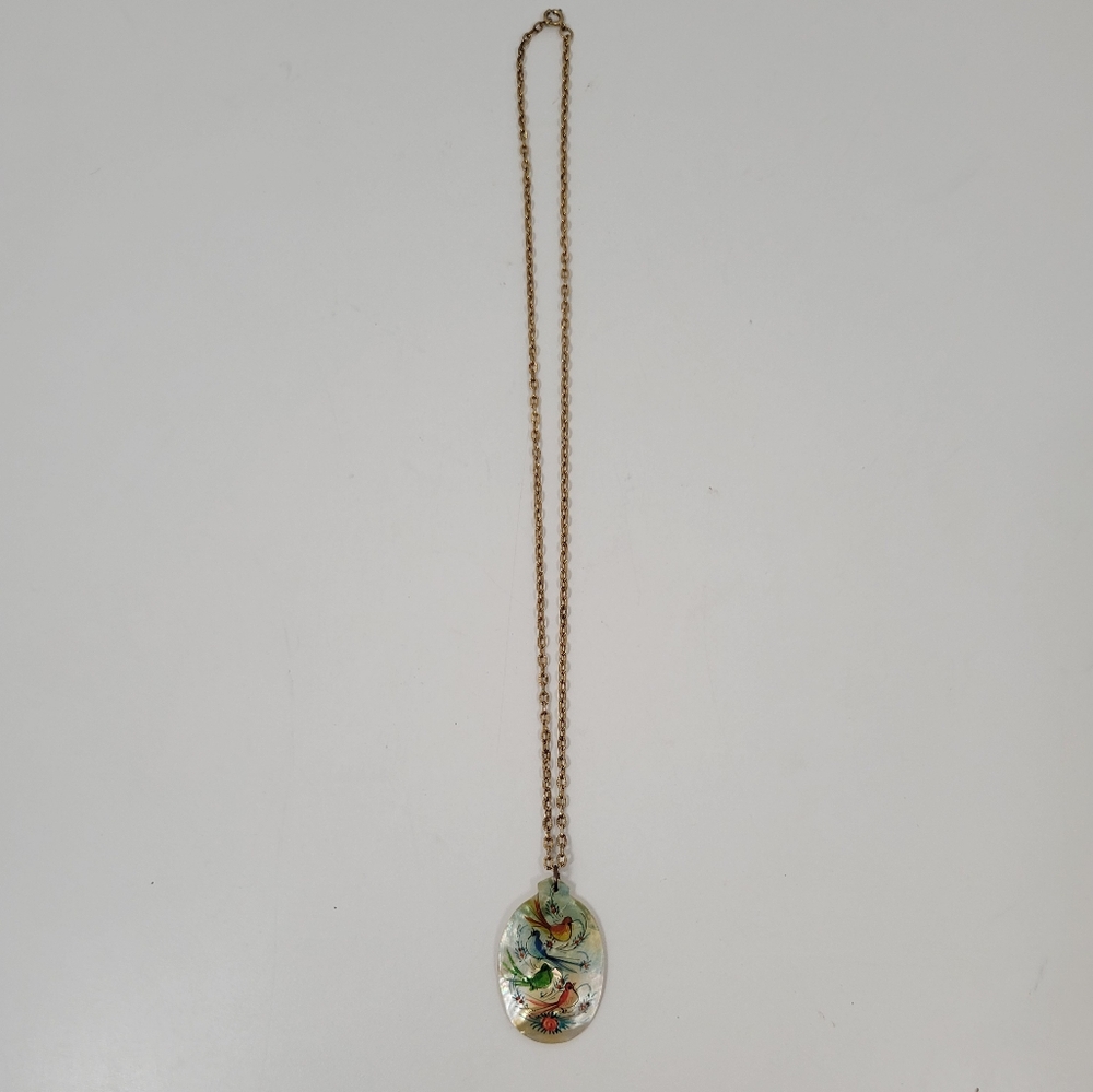 VTG  Hand Painted Birds On Shell Gold Tone 22" Chain Necklace